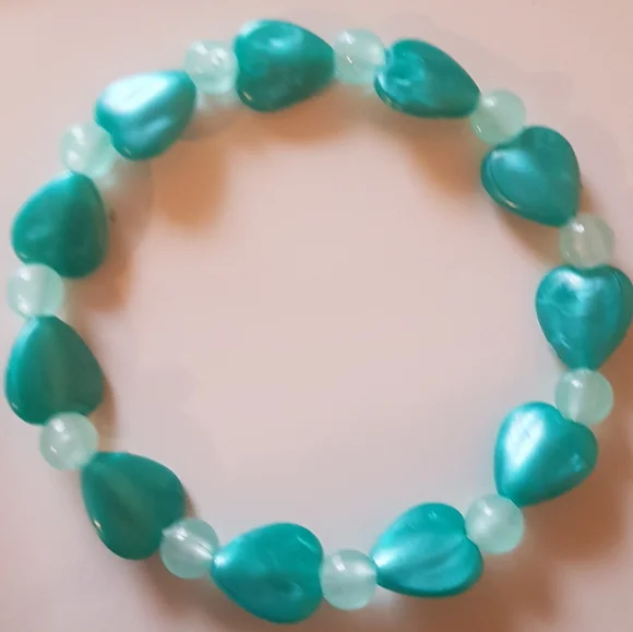💚 "With Glowing Hearts" Bracelet - Picture 5 of 5